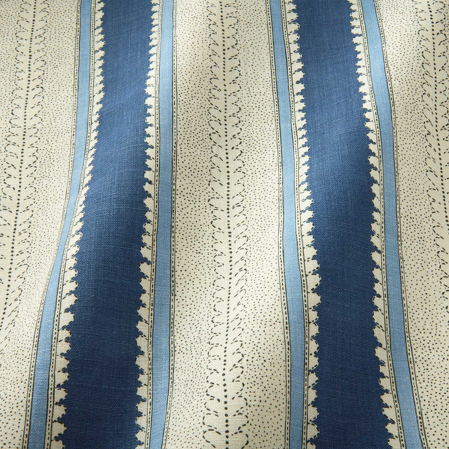 LF2473C Dimity 18 Ultramarine