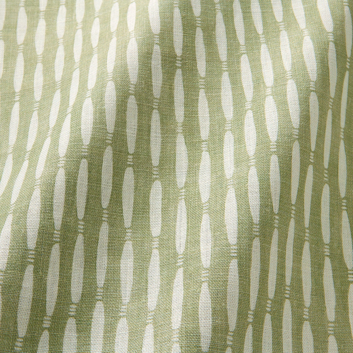 LF2433C Smocked 1 Wheatgrass